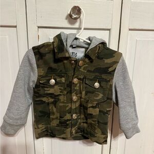 Little & loved Camouflage Jacket with Gray Sleeves